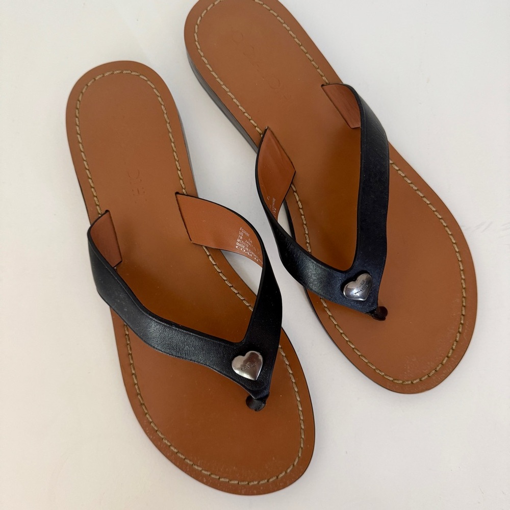 Coach flip flops size 7 like new